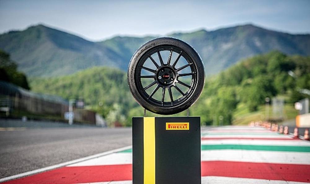 Tyre Reviews'a G&ouml;re D&uuml;nyanın En Hızlı Lastiği: Pirelli P Zero Trofeo RS