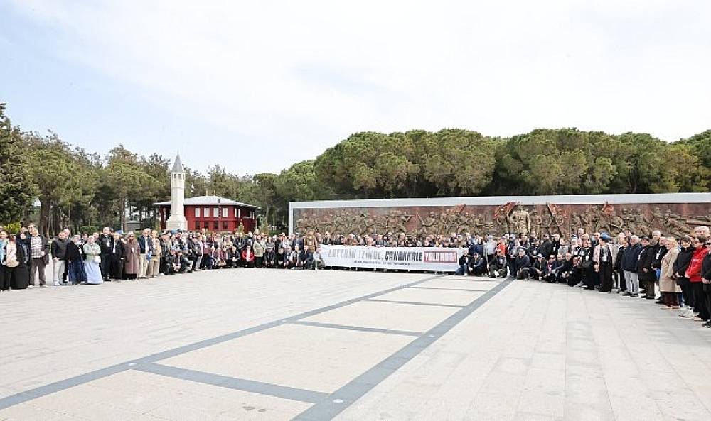 K&uuml;&ccedil;&uuml;k&ccedil;ekmece Belediyesi Emekli &Ccedil;iftleri &Ccedil;anakkale'ye G&ouml;t&uuml;rd&uuml;
