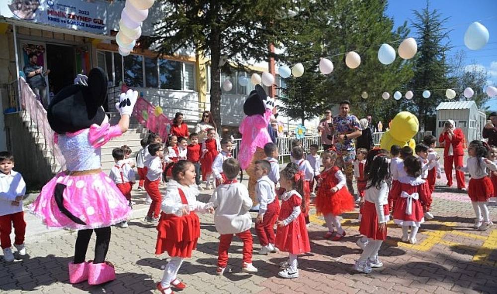 Minik Kalplerin B&uuml;y&uuml;k Coşkusu