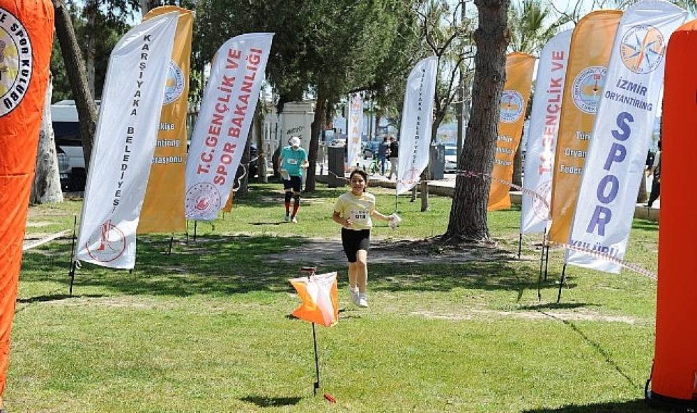 Karşıyaka'da oryantiring r&uuml;zgarı: Bayram coşkusu sporla ta&ccedil;landı!