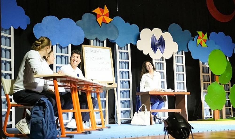 Halkbank &Ccedil;ocuk Tiyatrosu T&uuml;rkiye'yi Dolaşmayı S&uuml;rd&uuml;r&uuml;yor