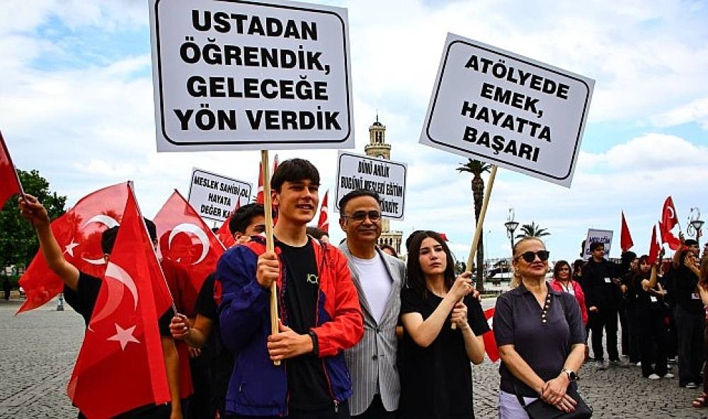 Maarifin Kalbinde Marifetli Gen&ccedil;lik" Kortej Y&uuml;r&uuml;y&uuml;ş&uuml; Ger&ccedil;ekleştirildi