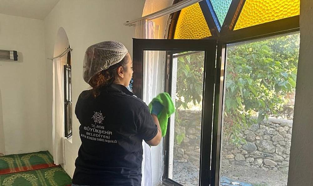 Aydın B&uuml;y&uuml;kşehir Belediyesi'nden Kurban Bayramı &Ouml;ncesi Camilerde Temizlik