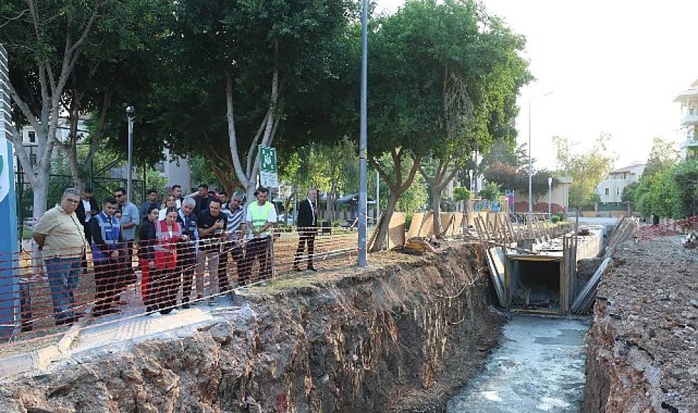 Başkan Vekili &Ouml;zdemir Konyaaltı'nda devam eden altyapı yatırımlarını inceledi