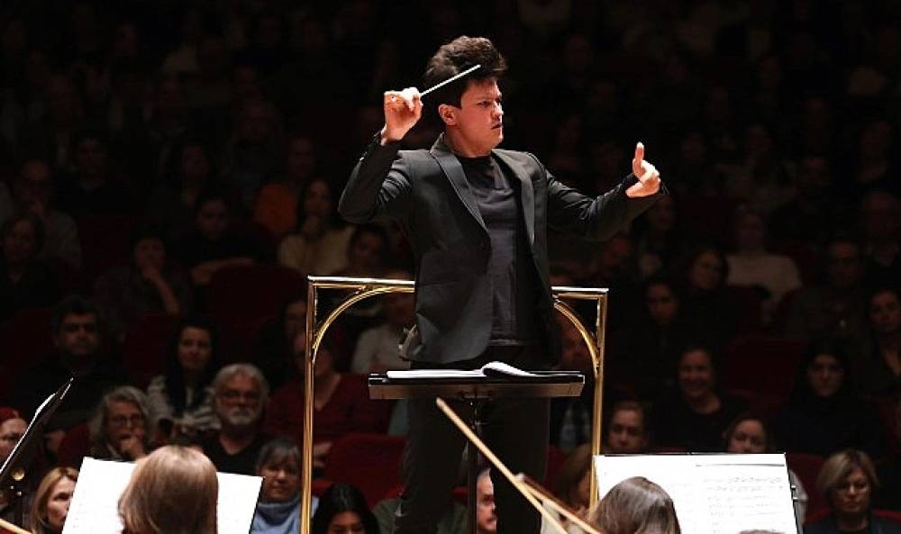 İzmir Oda Orkestrası d&uuml;nyaca &uuml;nl&uuml; sanat&ccedil;ılarla sahne aldı