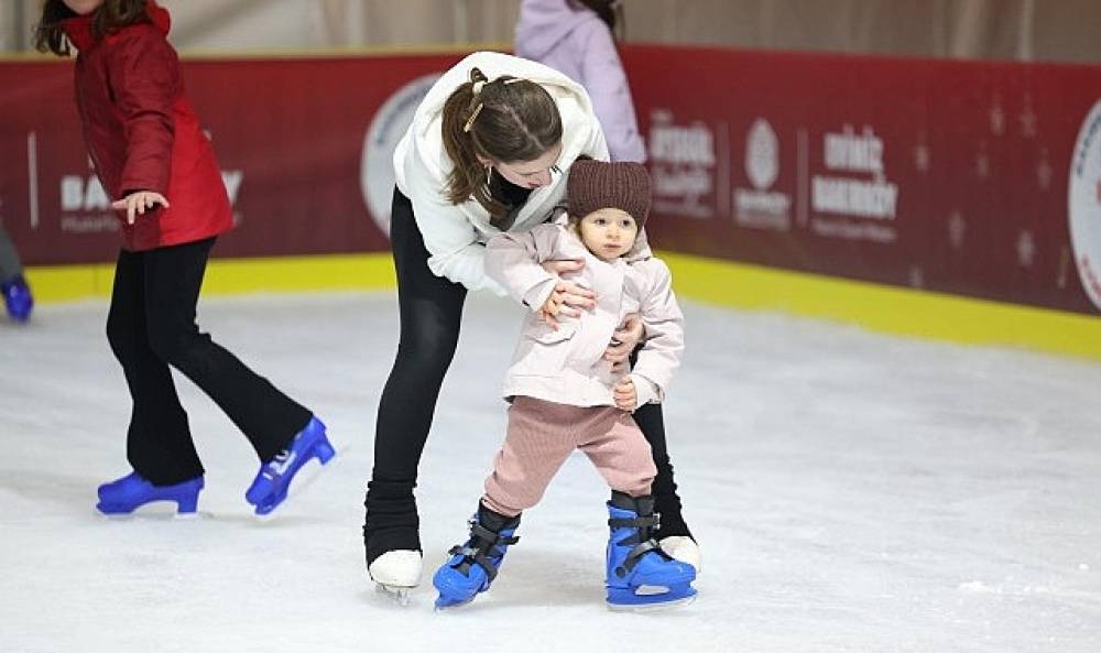Yarıyıl Tatilinin G&ouml;zdesi: Bakırk&ouml;y Belediyesi Buz Pisti