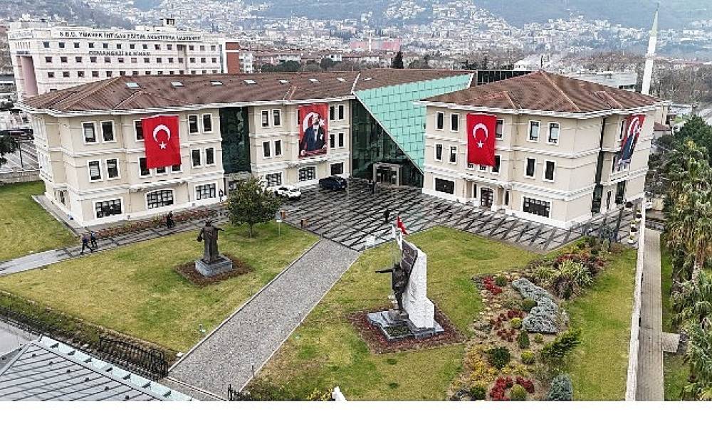 Osmangazi Belediyesi Binalarını T&uuml;rk Bayraklarıyla Donattı