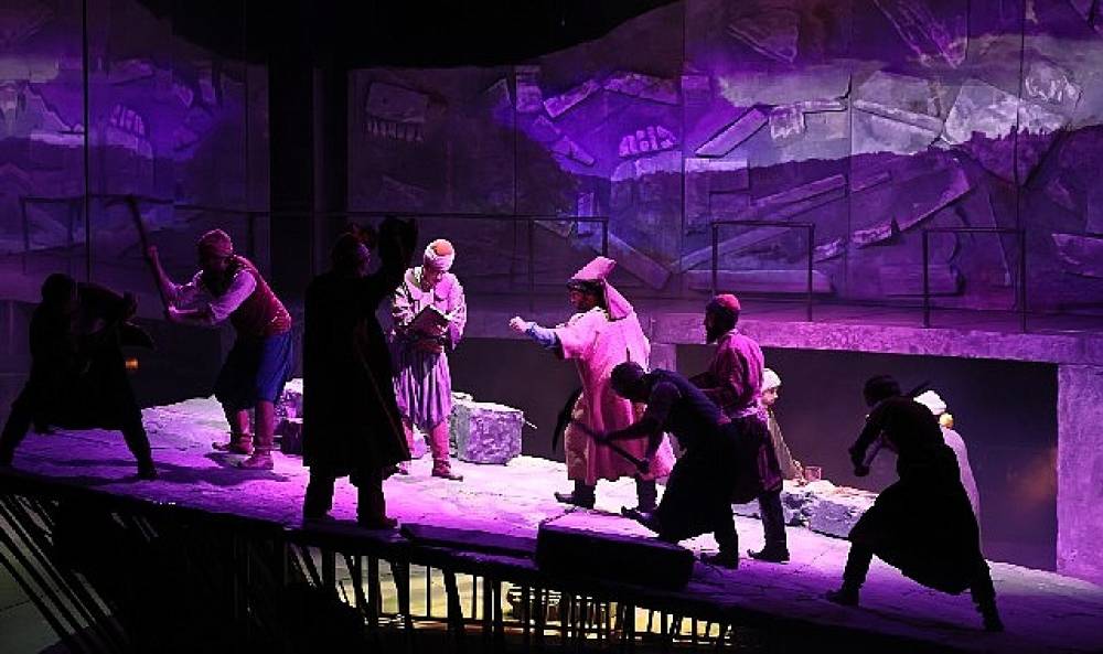 B&uuml;y&uuml;kşehir'in 'Sinan'ı İstanbul'da g&ouml;z doldurdu