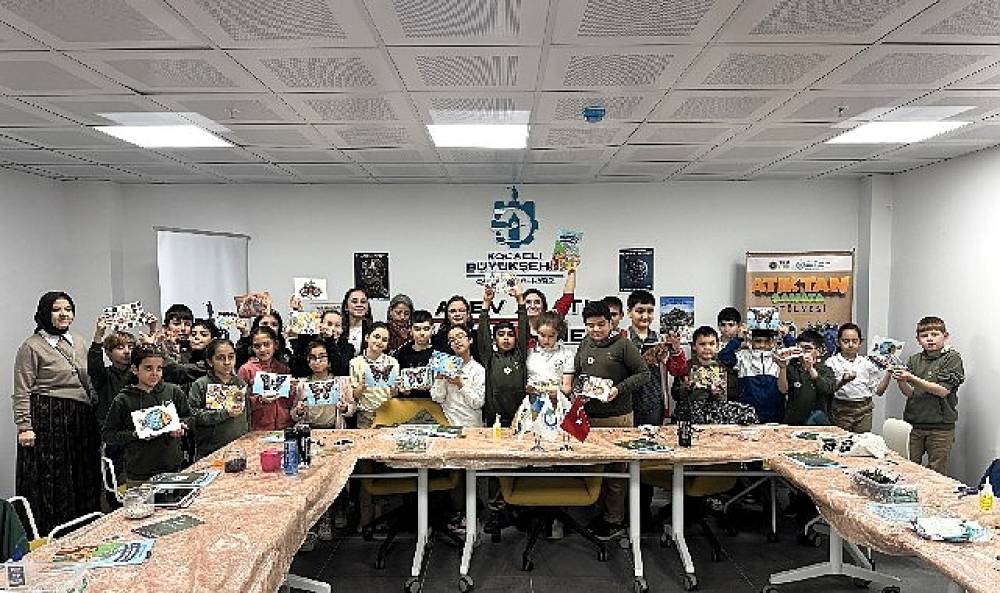 Atık malzemeleri sanata d&ouml;n&uuml;şt&uuml;rd&uuml;ler