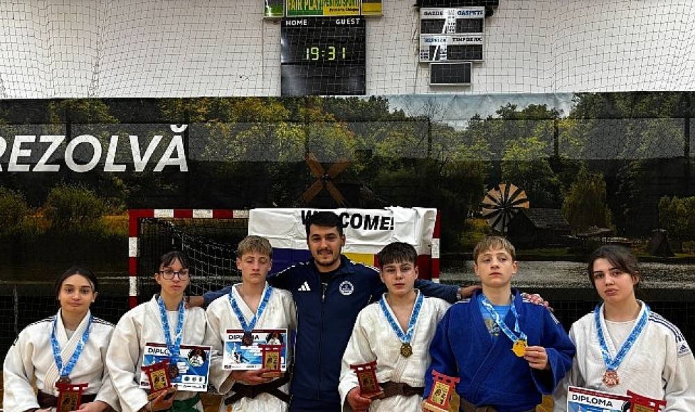 Kağıtspor'un başarısı her ge&ccedil;en g&uuml;n katlanarak artıyor;  &ldquo;Kağıtspor harikalar yaratıyor"