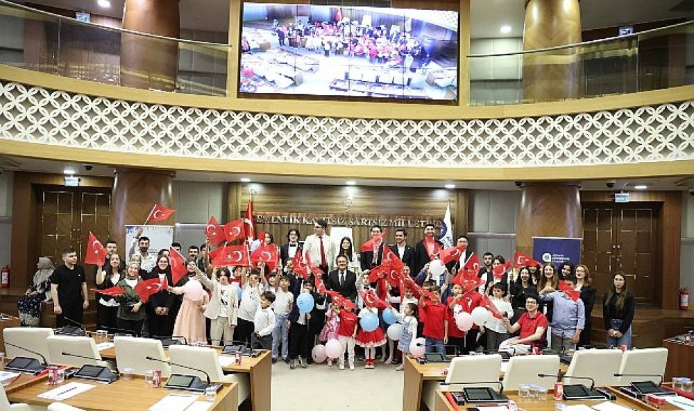 Antalya B&uuml;y&uuml;kşehir Meclisi'nde koltuklar &ccedil;ocuklarda 