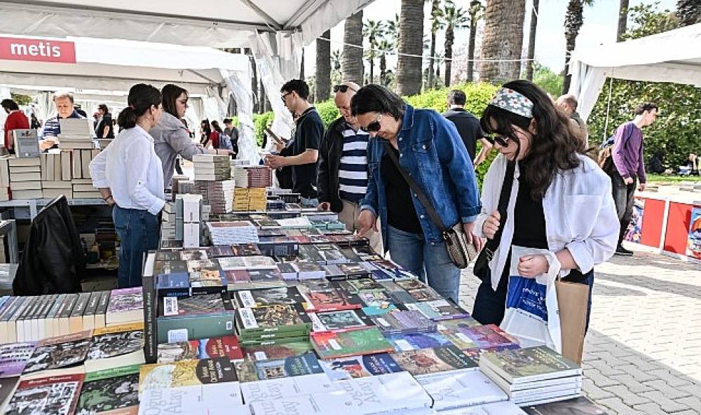 İZKİTAP &ouml;ğrencilerin buluşma noktası oldu