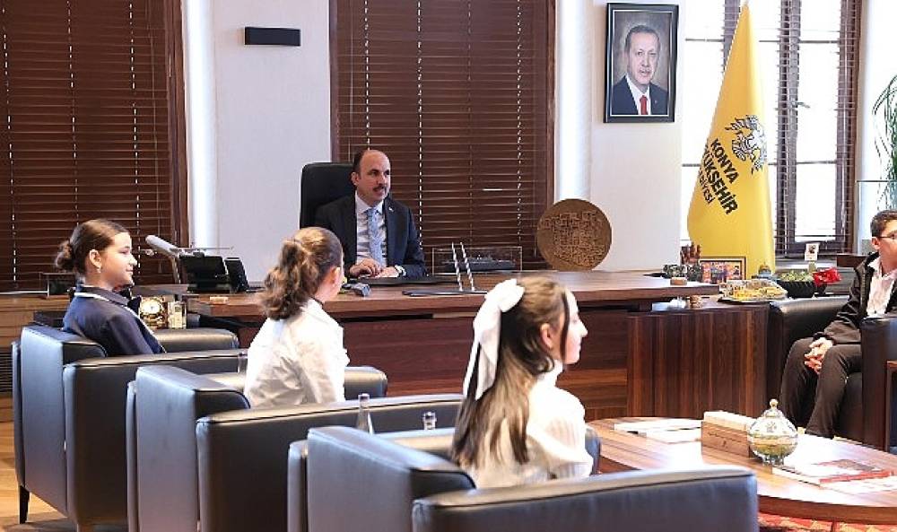 Başkan Altay, &Ccedil;ocuk Meclisi ve Gen&ccedil;lik Meclisi &Uuml;yeleriyle Buluştu