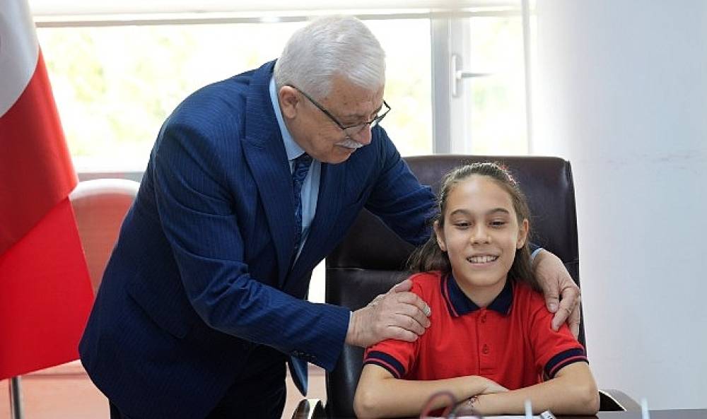 23 Nisan'da Koltuk &Ccedil;ocuklara Emanet