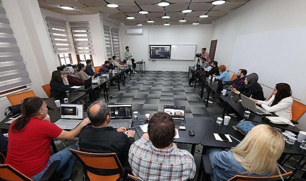 Konya B&uuml;y&uuml;kşehir Personeline Yapay Zek&acirc; Odaklı Eğitim Programı D&uuml;zenlendi