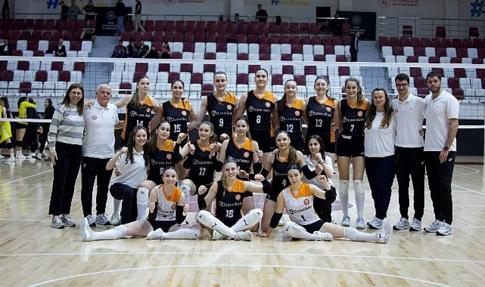 Eczacıbaşı Gen&ccedil; Kız Takımı Finalde!