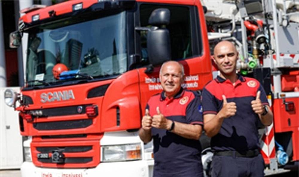 Babalar G&uuml;n&uuml;'nde aynı &uuml;niformada iki kuşak