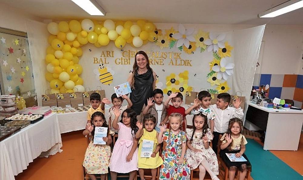 Mutlu &Ccedil;ocuklar'da karne heyecanı