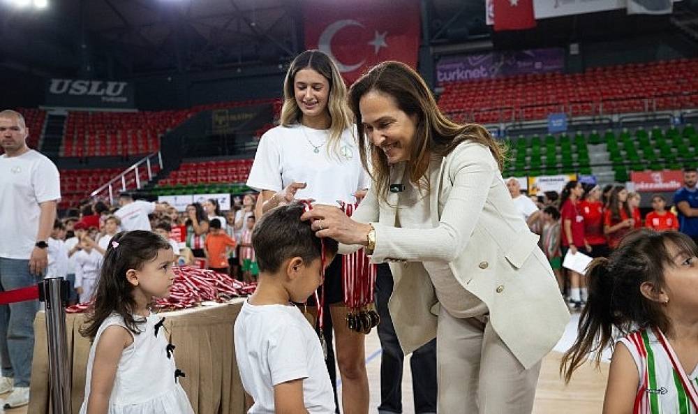 Karşıyaka'da Kış Spor Okulları'na g&ouml;rkemli kapanış