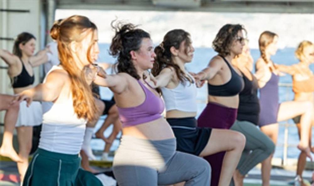 K&ouml;rfez'in mavisinde 400 kişilik yoga buluşması