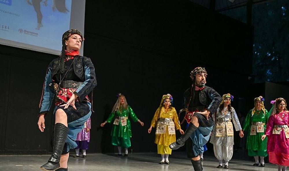 Bornova'da kursiyerlerden g&ouml;rsel ş&ouml;len