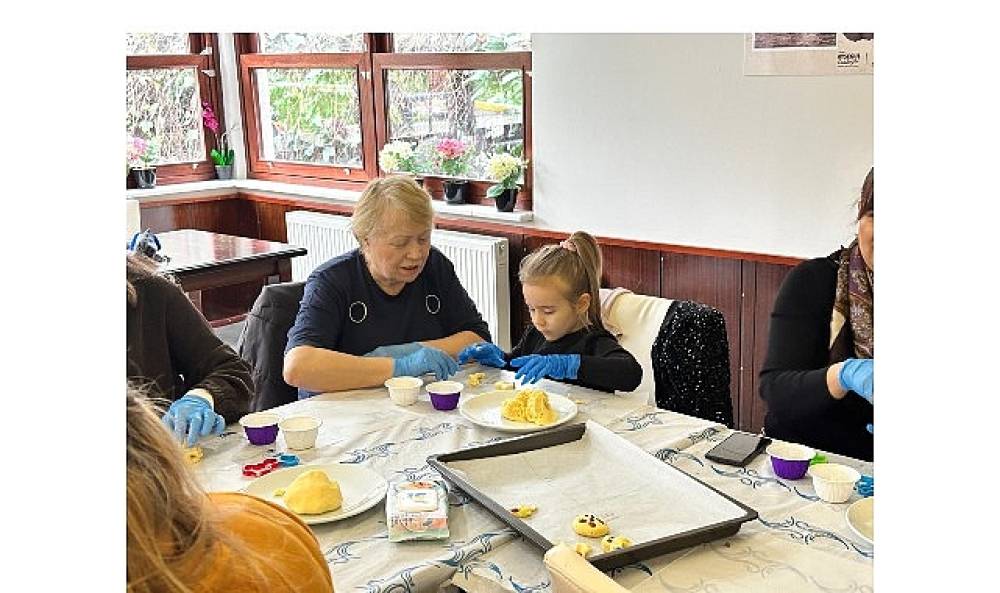 Bakırk&ouml;y Belediyesi'nden Kuşakları Buluşturan Kurabiye Etkinliği
