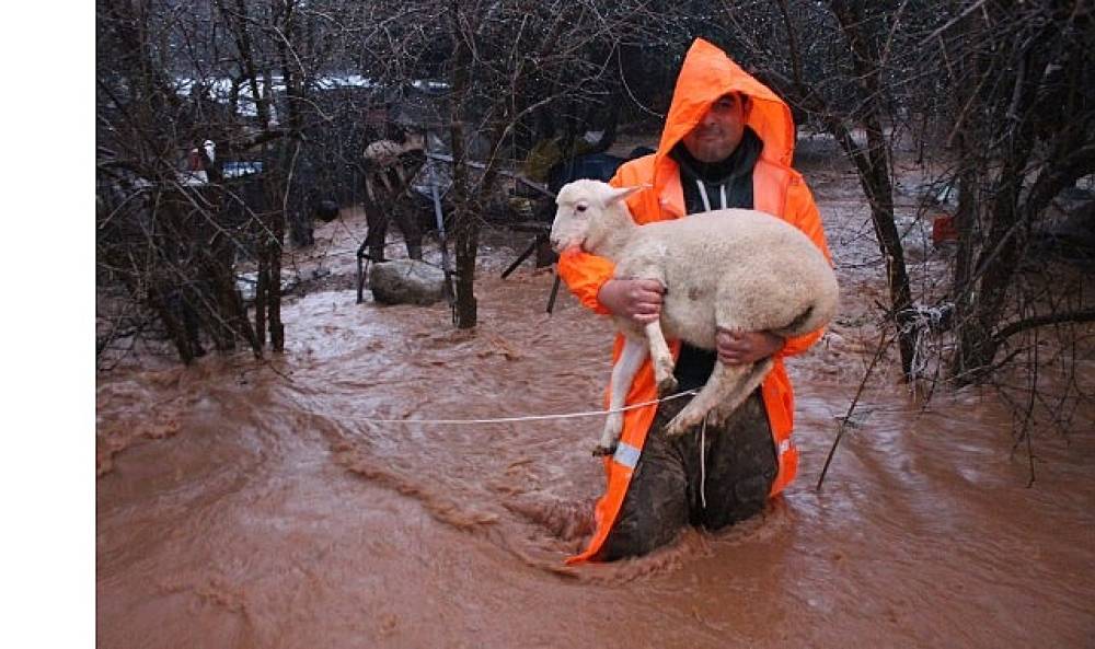 B&uuml;y&uuml;kşehir ekipleri yağmur ve fırtınaya karşı seferber oldu