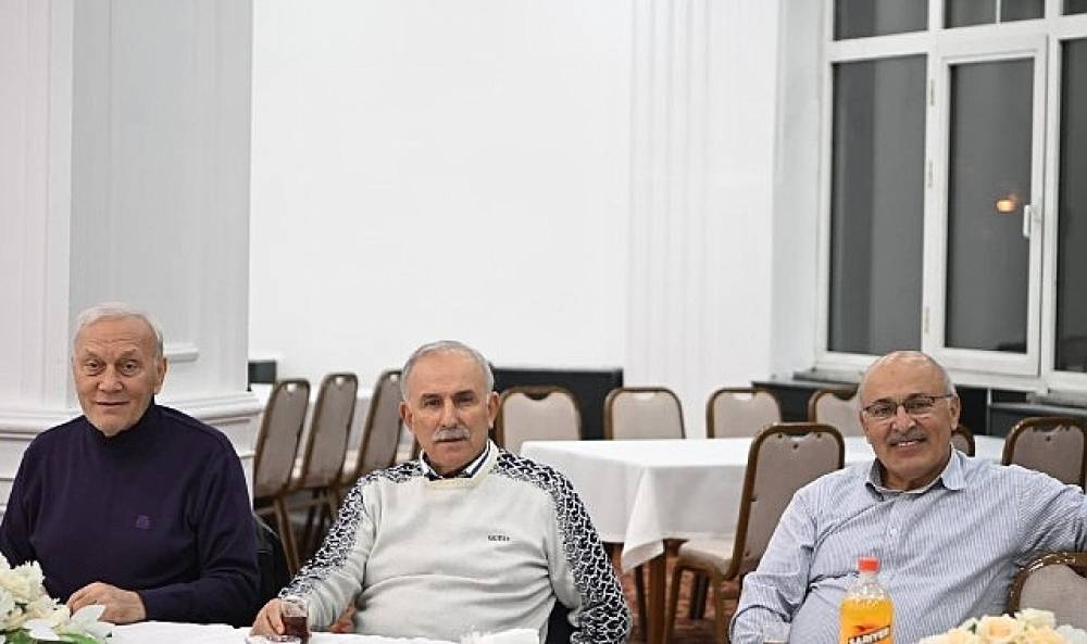 Eski Başkanlar İftar Sofrasında Bir Araya Geldi