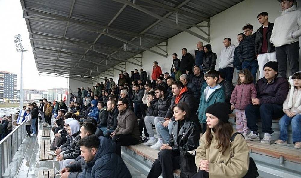 Kahramankazan Belediyespor Evinde 3 Puan Sevinci