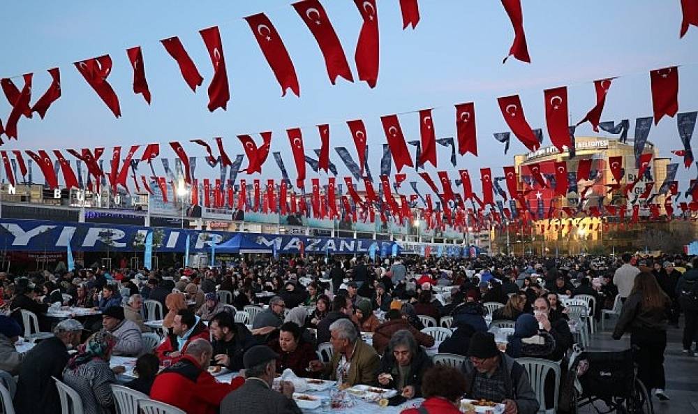 Başkan &Ccedil;er&ccedil;ioğlu Ramazan Ayının Bereketini Aydın'ın D&ouml;rt Bir Yanına Taşıyor