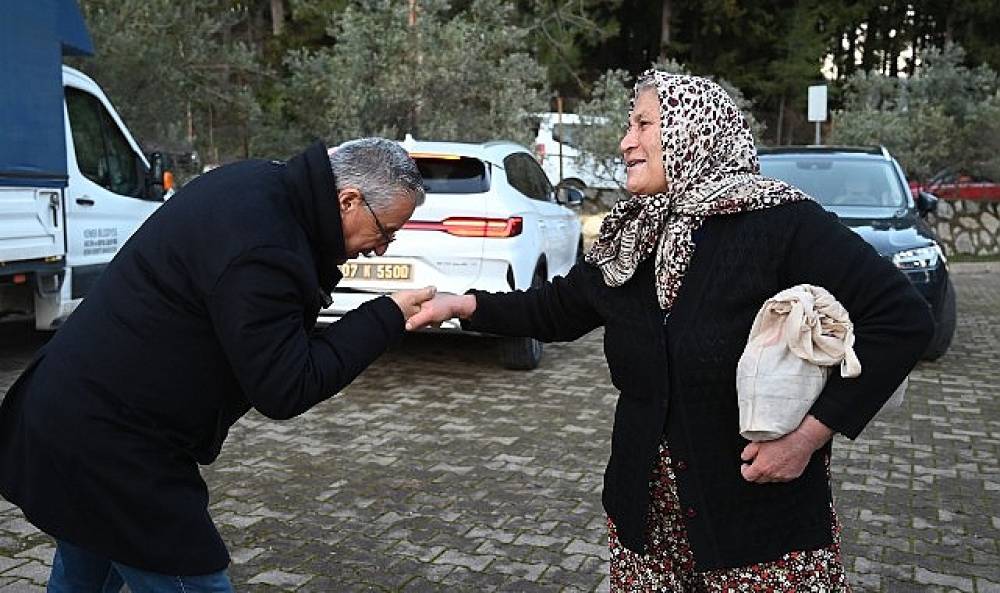 Kemer Belediyesi'nin iftar sofrası Beycik'te
