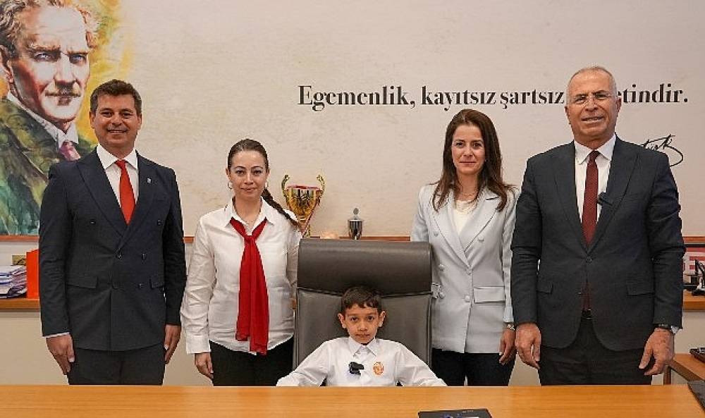 Başkan Işık, 23 Nisan'da koltuğunu Ege'ye devretti