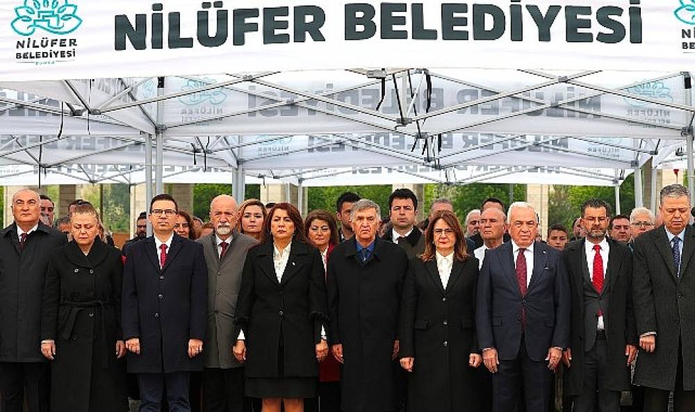 Nil&uuml;fer, 23 Nisan'ı Cumhuriyet Meydanı'nda kutladı