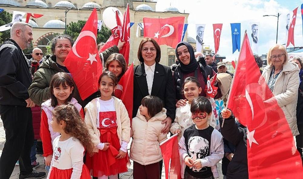 Maltepe'nin Cumhuriyet Meydanı'nda 23 Nisan coşkusu