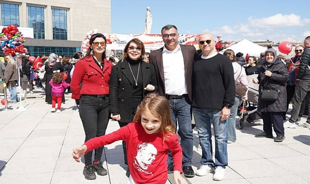 23 Nisan Ulusal Egemenlik ve &Ccedil;ocuk Bayramı'nda Şehir Tiyatroları'nın Sahneleri &Ccedil;ocuklar İ&ccedil;in A&ccedil;ıldı