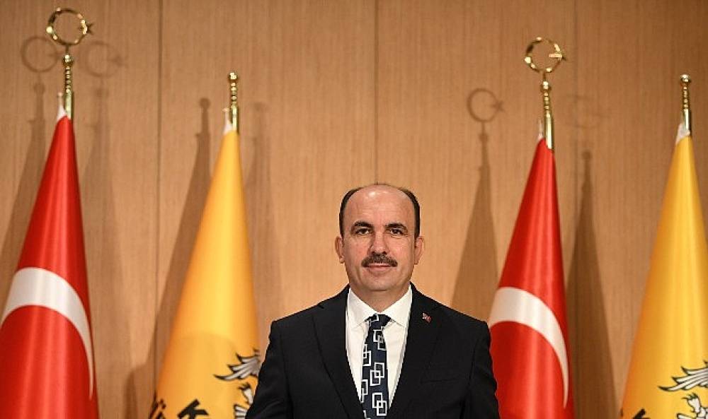 Başkan Altay: &ldquo;Umre &Ouml;d&uuml;ll&uuml; Siyer Bilgi Yarışmamızı Kazanan 100 &Ouml;ğrencimiz Anne-Babalarıyla Kutsal Topraklara Gitmeye Hak Kazandı"   