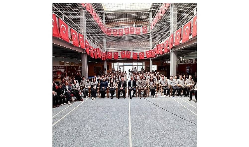 Liseli &ouml;ğrenciler sordu,  Başkan B&uuml;y&uuml;kakın cevapladı
