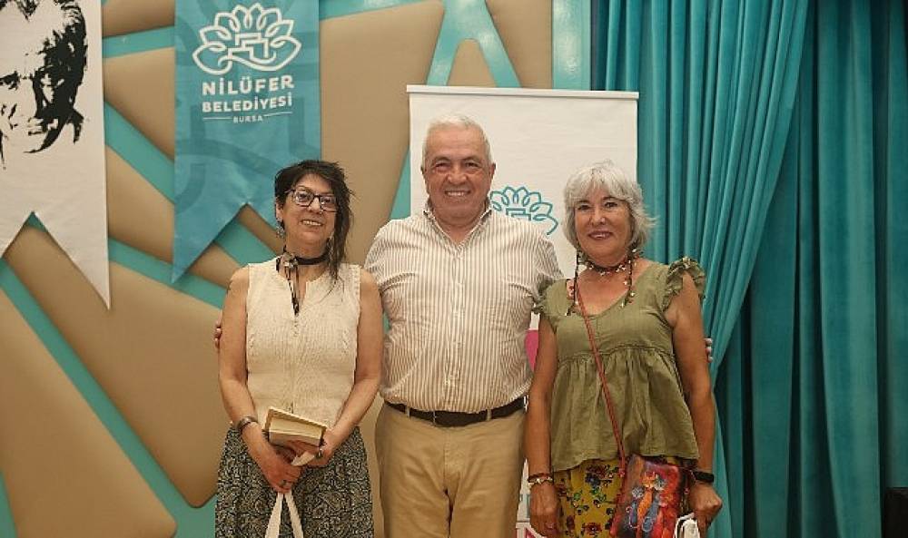 Nil&uuml;ferli kadınlar yılın yazarını şiirleri ile andı