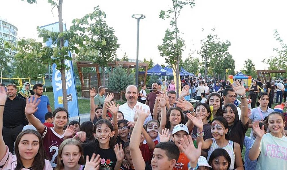 Başkan Altay &ldquo;Parklarda Şenlik Var" Etkinliğinde &Ccedil;ocukların Yaz Coşkusuna Ortak Oldu