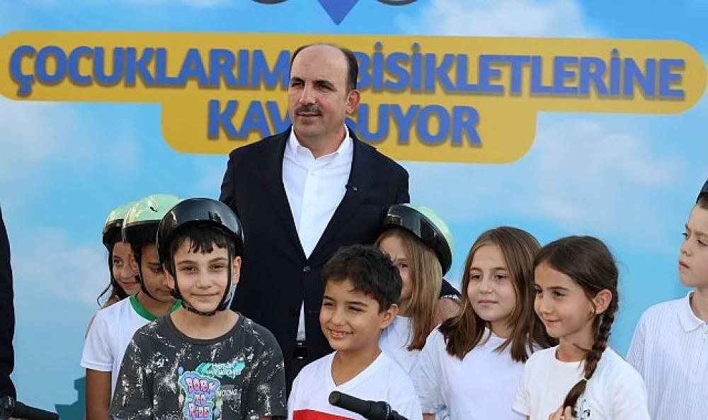 Konya'da Çocuklara Bisiklet Sevince Dahil Oldu