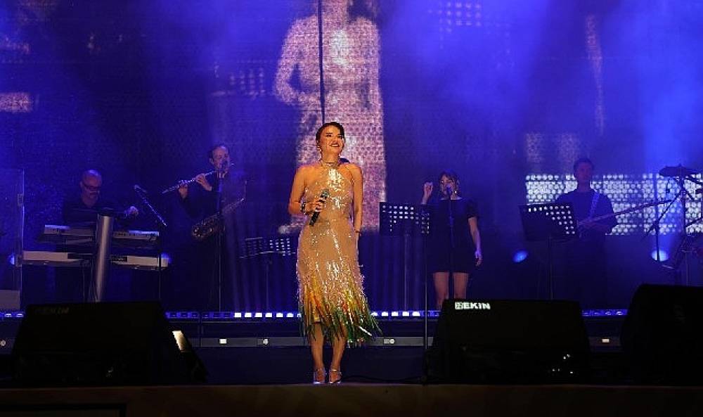 G&ouml;ksel'den Aliağa'da unutulmaz konser