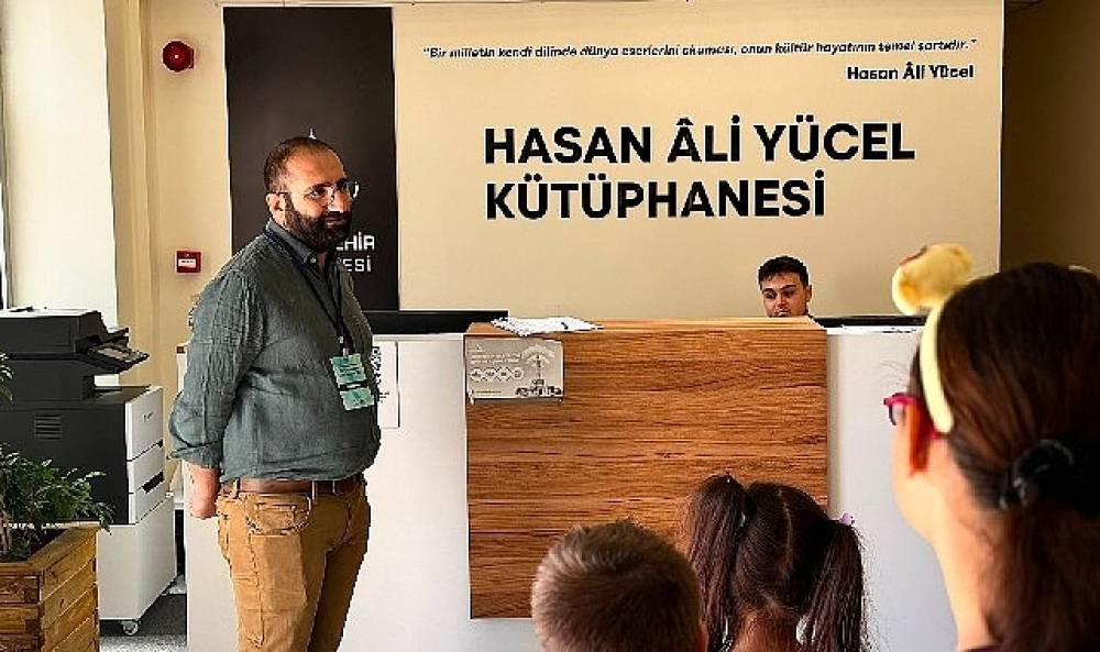 &Ccedil;ocuklar, Hasan &Acirc;li Y&uuml;cel K&uuml;t&uuml;phanesi'nde g&ouml;ky&uuml;z&uuml;ne yolculuk yaptı