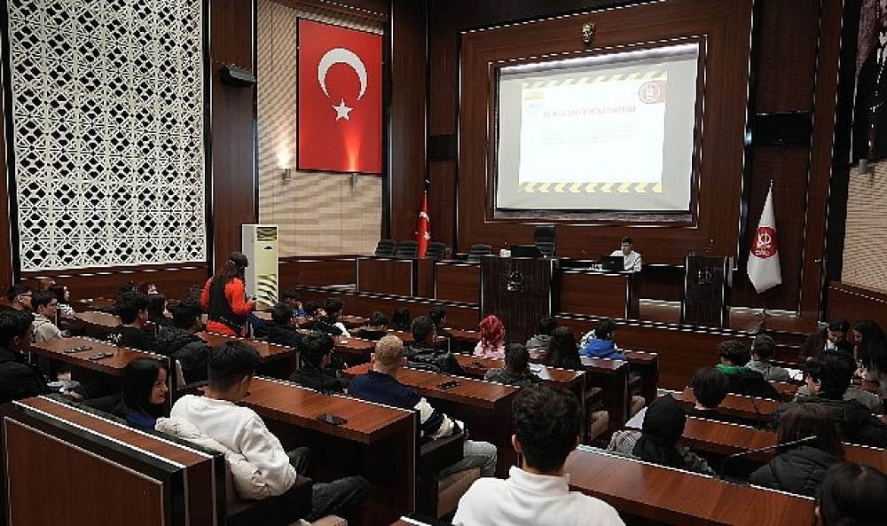 Keçiören Belediyesi'nde staj yapan öğrencilere oryantasyon eğitimi verildi