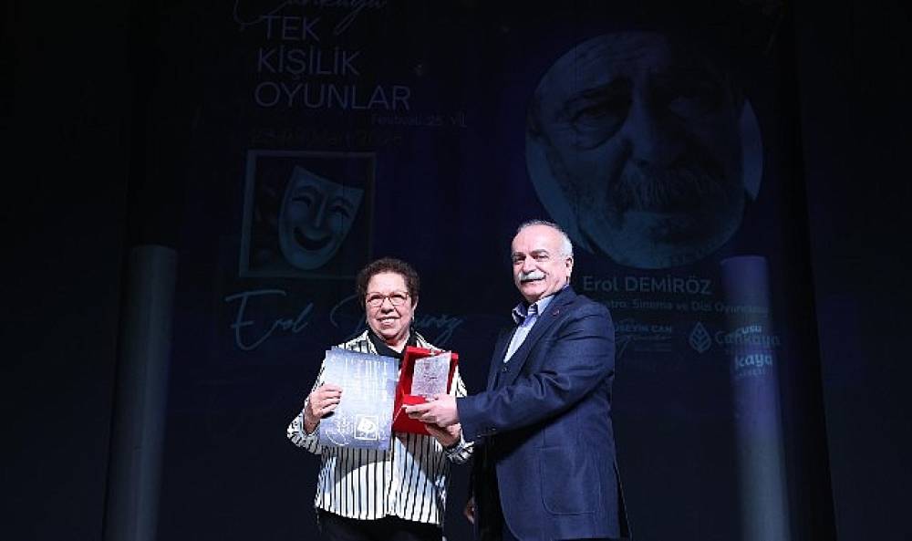 Tiyatronun &Ccedil;eyrek Asırlık Yolculuğu &Ccedil;ankaya'da Başladı