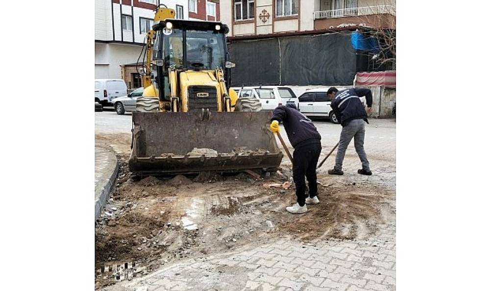 Edremit Belediyesi Altınkum'da ve Kadık&ouml;y'de Yolları Yeniliyor