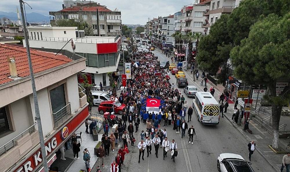 Buca'da 23 Nisan coşkuyla kutlandı