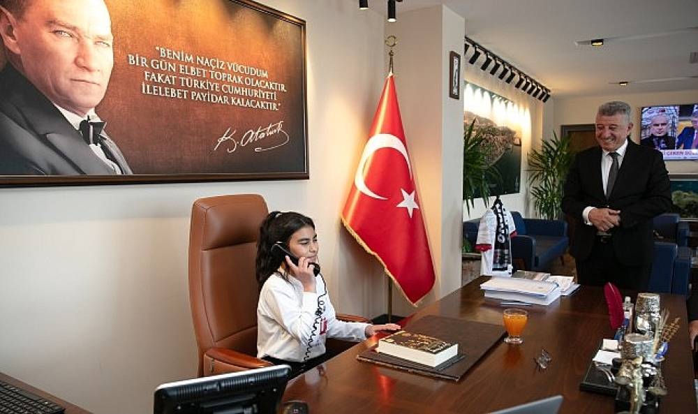 23 Nisan Coşkusu G&uuml;zelbah&ccedil;e'de Dolu Dolu Yaşandı