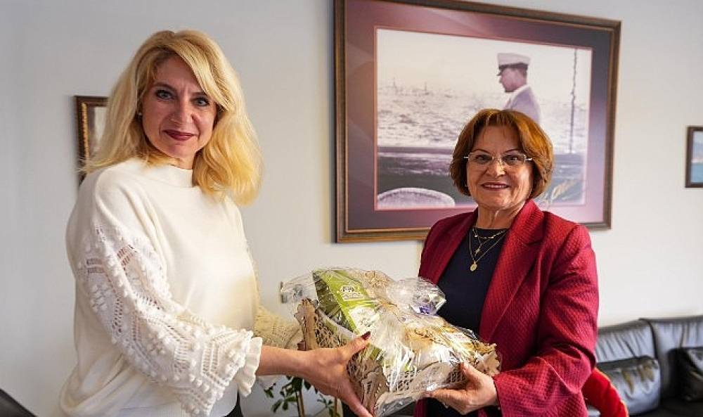 Başkan Hatice Gen&ccedil;ay, Deniz Ulaşımında Yeni D&ouml;nem İ&ccedil;in İZDENİZ ile Bir Araya Geldi