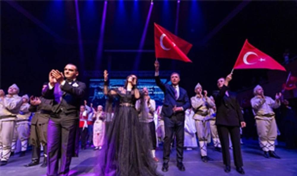 &ldquo;Uyan Memet"  &Ccedil;anakkale ruhunu sahneye taşıdı