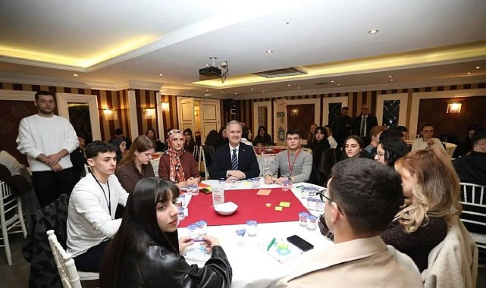 İneg&ouml;l'de S&ouml;z Gen&ccedil;lerin